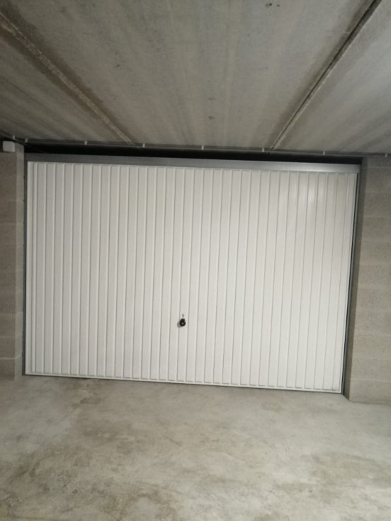 Boxe de garage fermé à louer à Jambes